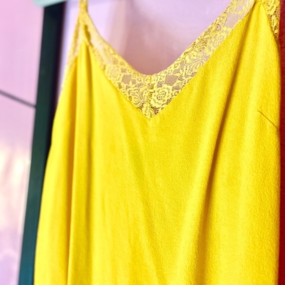 Forever 21 Slouchy Yellow Lacey Tank Top Contemporary Camisole Women’s Medium - Picture 3 of 3